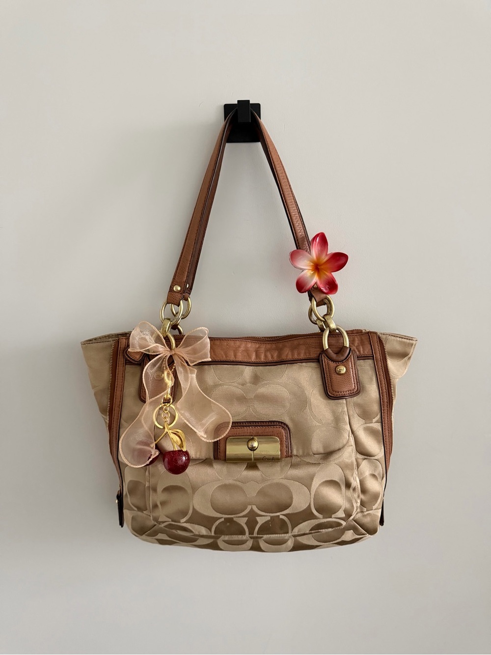 vintage Coach Kristen Tote Bag w/Gold Hardware